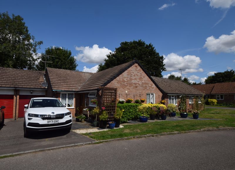 2 bed detached bungalow for sale in Thornton End, Holybourne, Alton