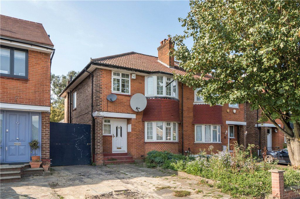 4 bed semidetached house for sale in Vyner Road, London W3, £875,000