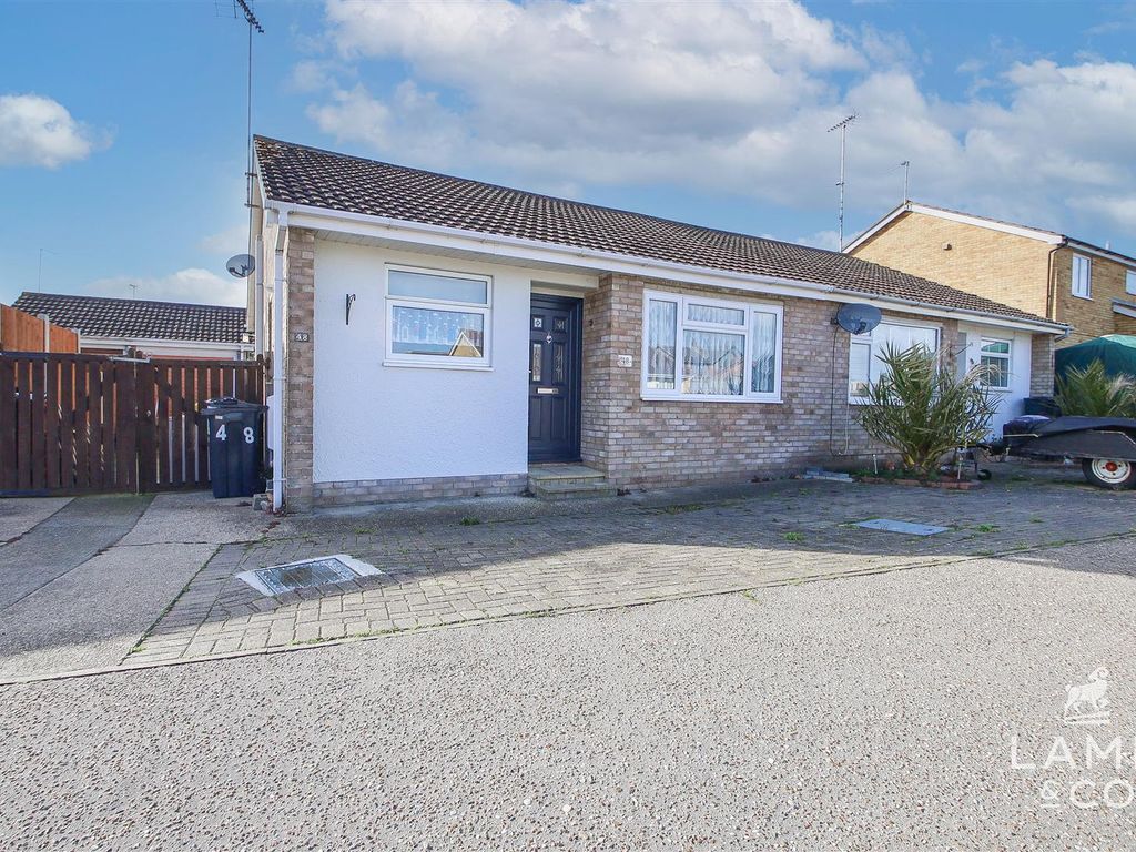 2 bed semidetached bungalow for sale in Redbridge Road, ClactonOnSea