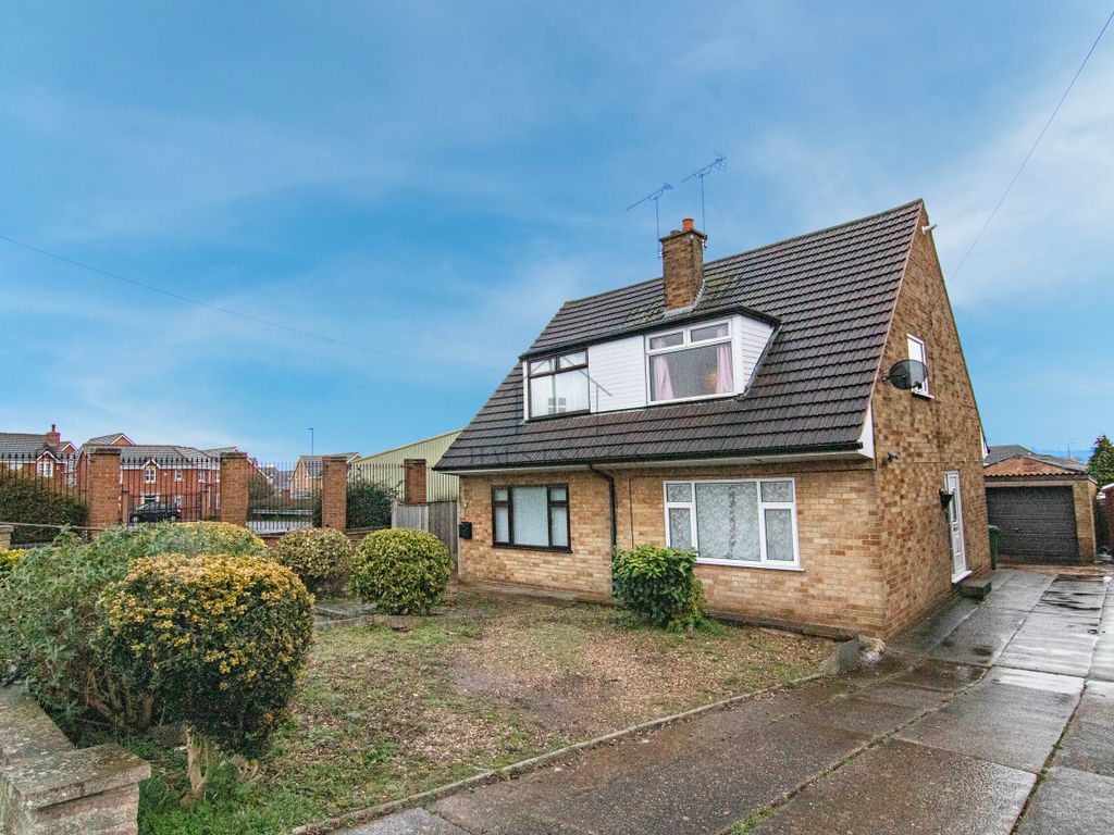 3 bed semidetached house to rent in Millfield Crescent, Leicester