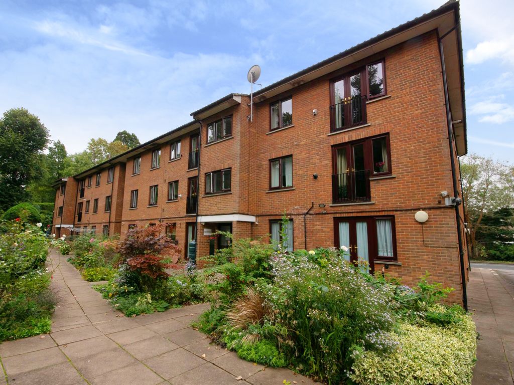 1 bed property for sale in Dingles Court, Uxbridge Road, Pinner HA5, £