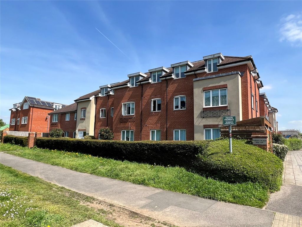 1 bed flat for sale in Stanwell, StainesUponThames, Surrey TW19 Zoopla