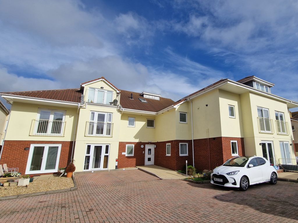 2 bed flat for sale in Marine Court, Marine Gardens, Preston TQ3 Zoopla
