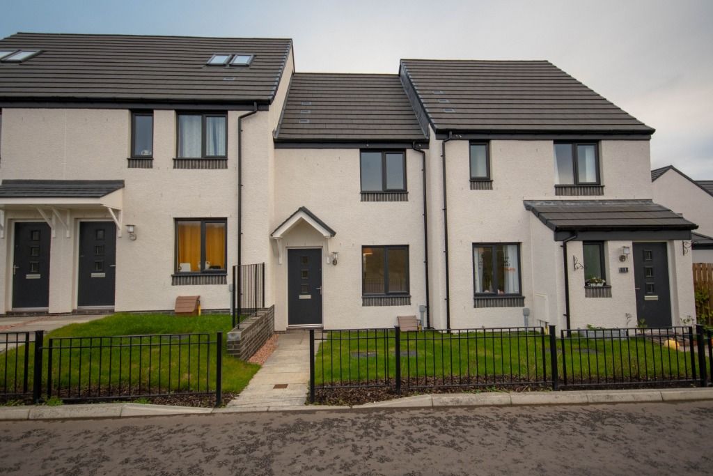 2 bed terraced house to rent in Rosslyn Loan, Kirkcaldy KY1, £950 pcm Zoopla