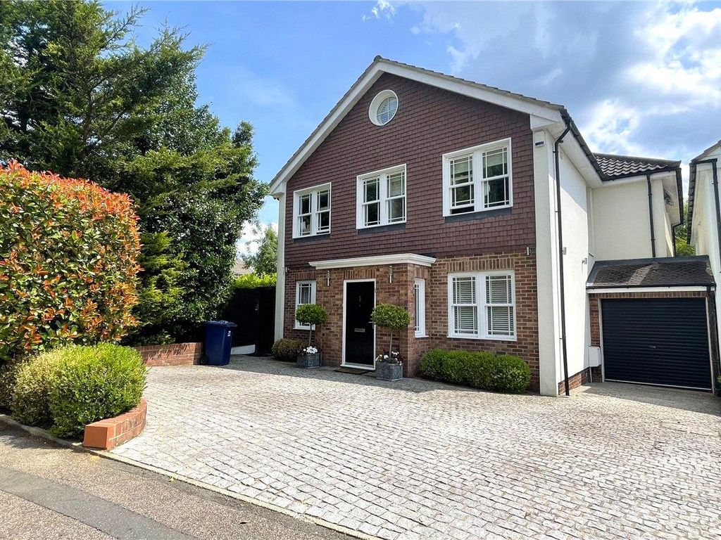 6 bed detached house for sale in Raebarn Gardens, Arkley, EN5, £