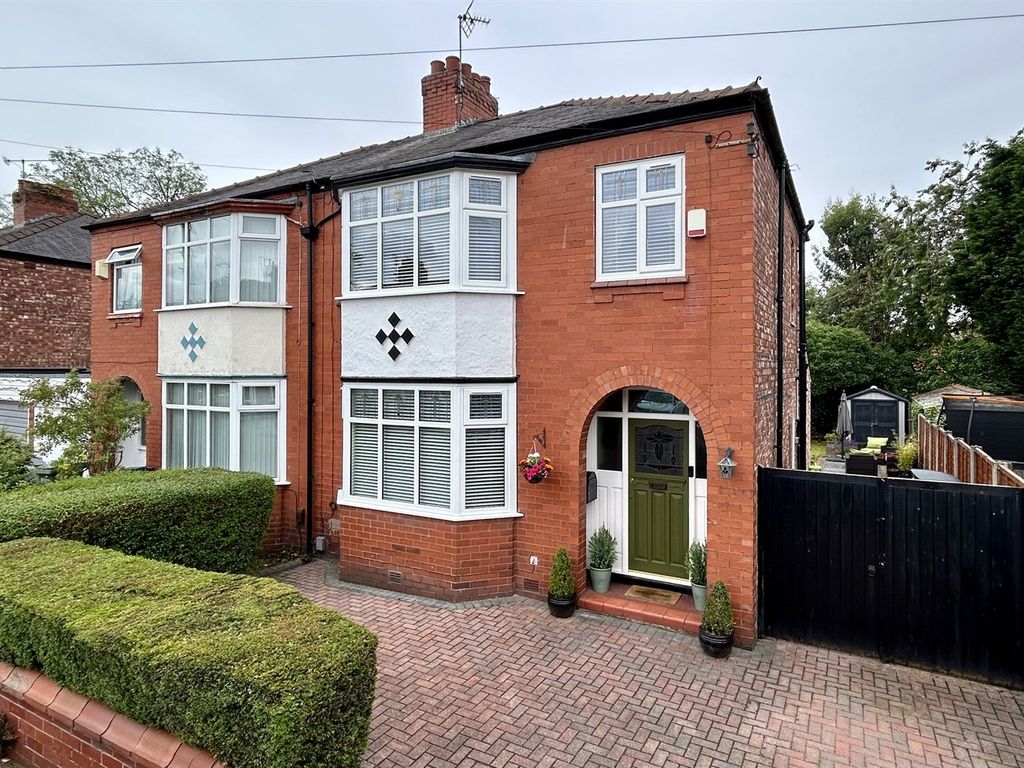 3 bed semidetached house for sale in Leyland Avenue, Gatley, Cheadle