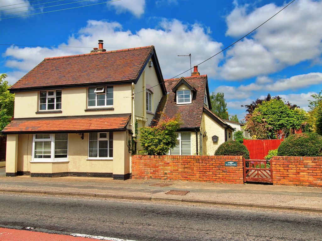 3 bed detached house for sale in Hereford Road, Leigh Sinton, Malvern