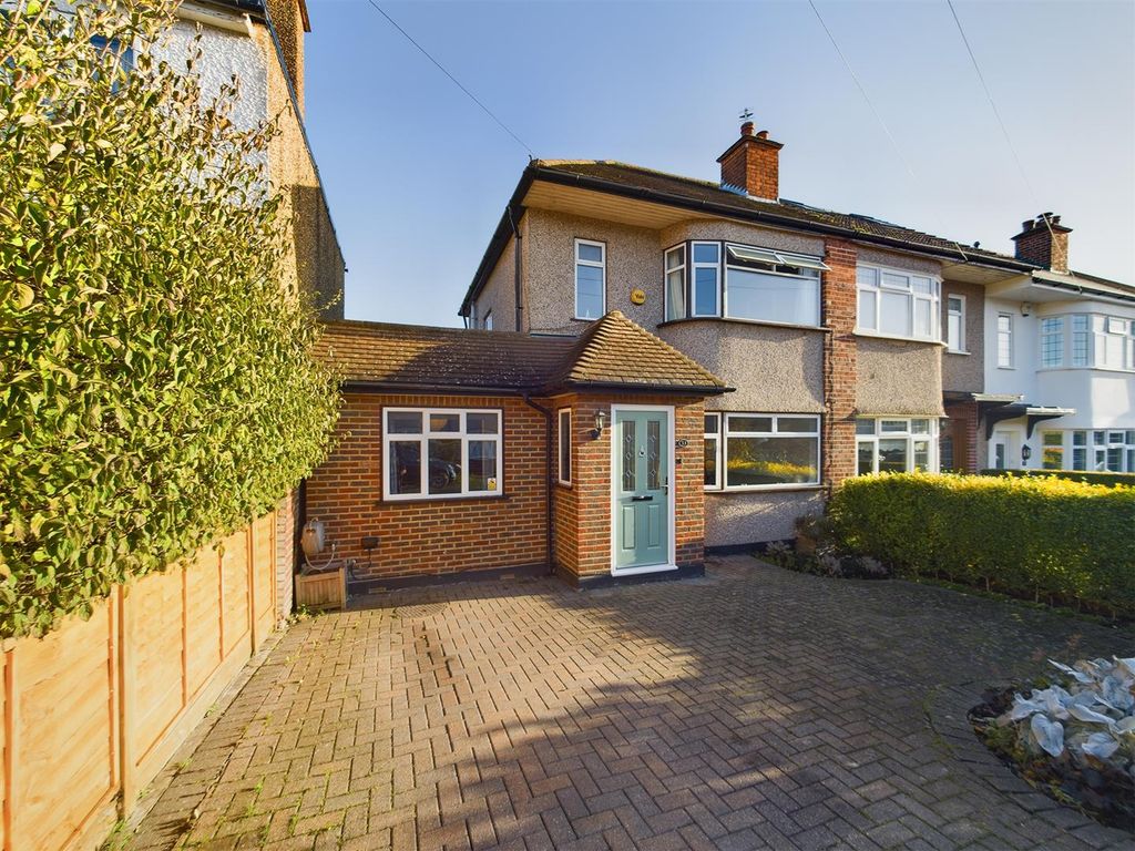 4 bed end terrace house for sale in Lynmouth Drive, Ruislip Manor