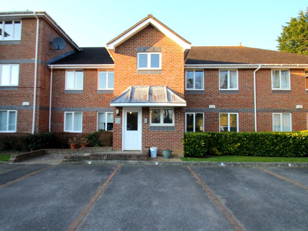 2 bed flat to rent in Stoneacre Court, Enterprise Road, Maidstone, Kent
