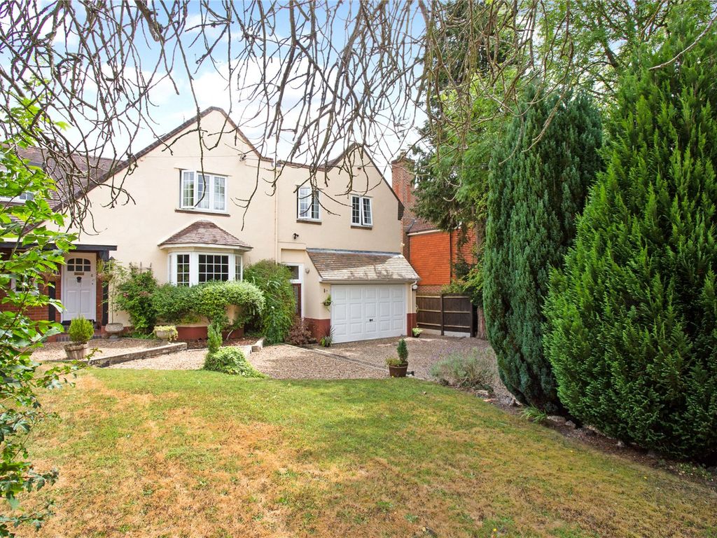 4 bed semidetached house for sale in Childsbridge Lane, Kemsing