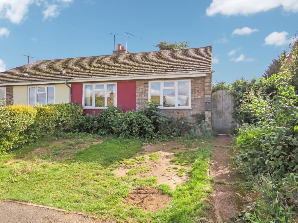2 bed semidetached bungalow for sale in Breckland Avenue, Lakenheath