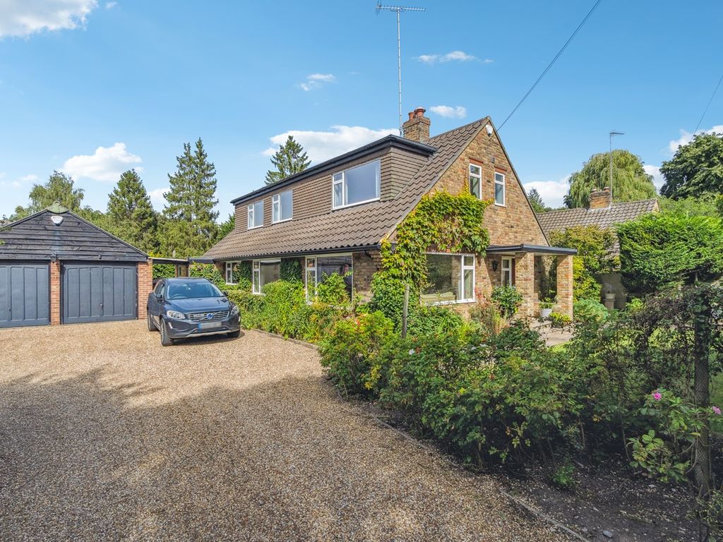 4 bed detached house for sale in Woodside Close, Chalfont St Peter