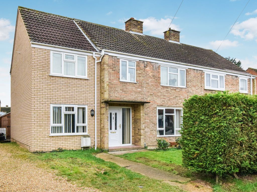5 bed semidetached house for sale in Kisby Avenue, Godmanchester
