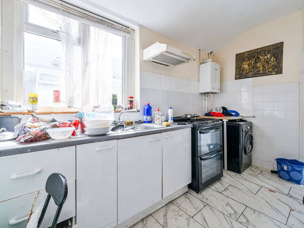 2 bed flat for sale in Sangley Road, Catford, London SE6, £230,000 Zoopla