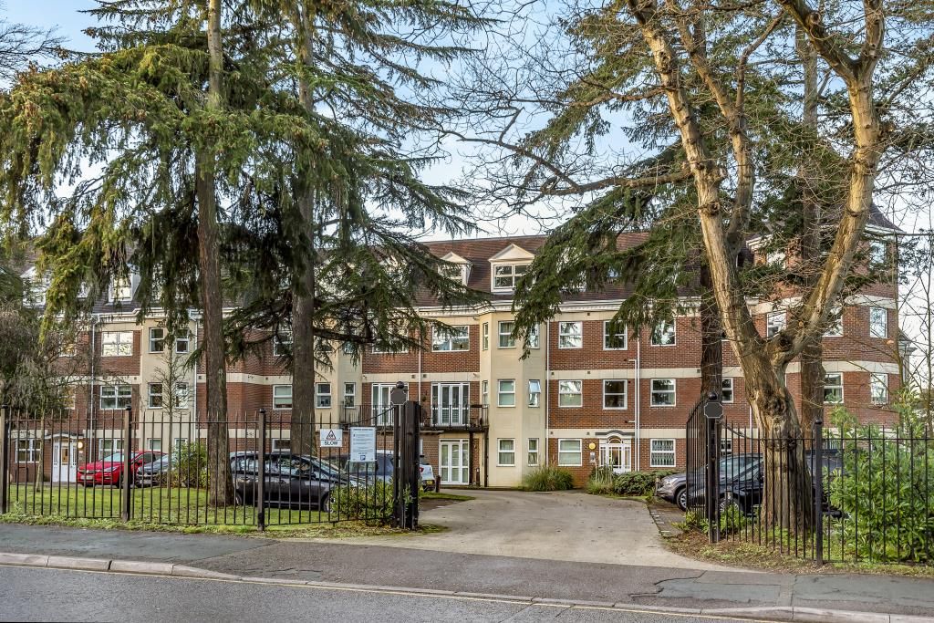 2 bed flat for sale in Camberley, Surrey GU15, £275,000 Zoopla