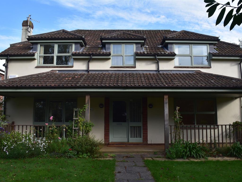 5 bed detached house to rent in College Road, Taunton TA2, £1,900 pcm