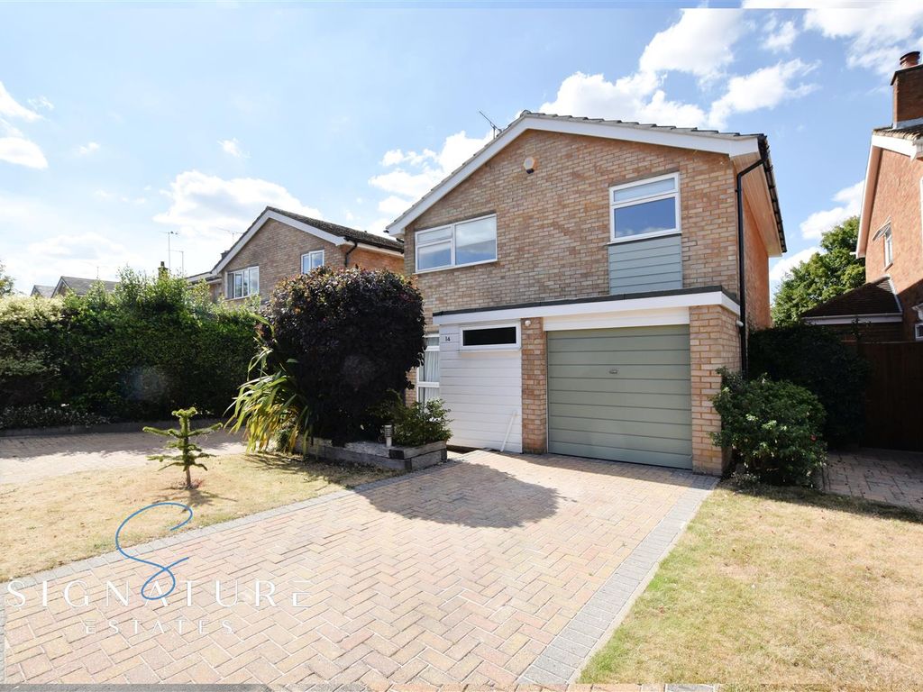 4 bed property for sale in Rymill Close, Bovingdon, Hemel Hempstead HP3