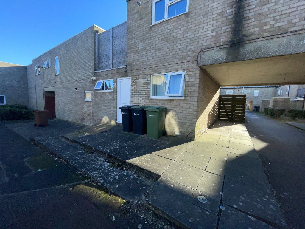 2 bed flat to rent in Epsom Walk, Corby NN18, £750 pcm Zoopla