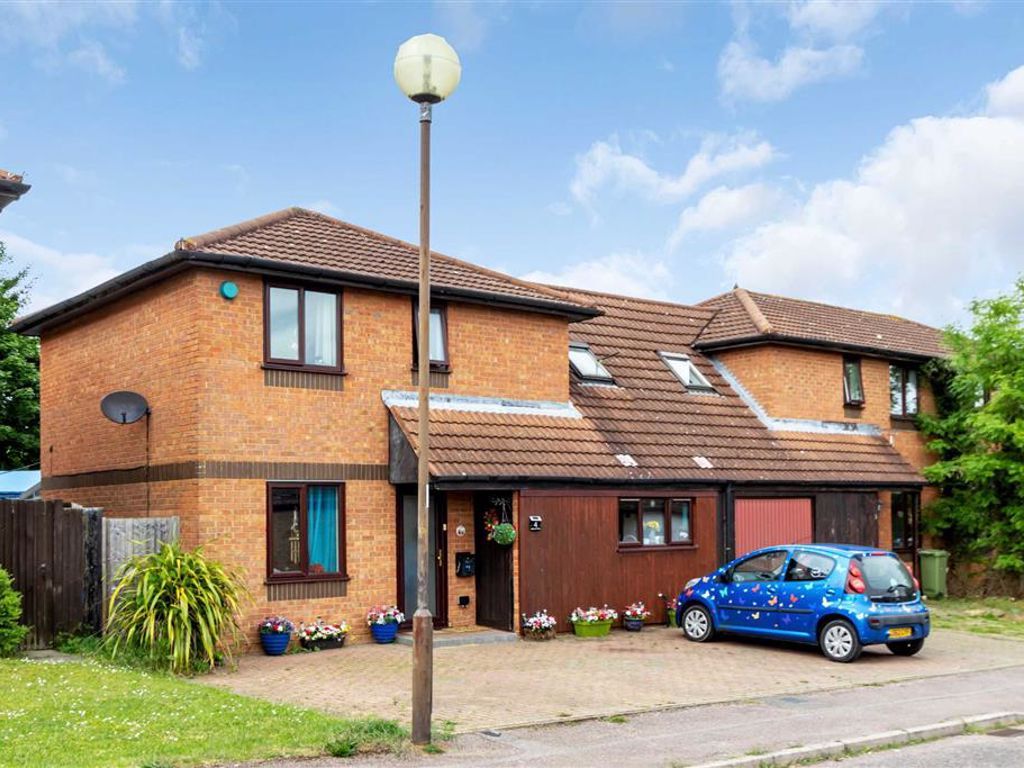 3 bed end terrace house for sale in Sokeman Close, Greenleys, Milton