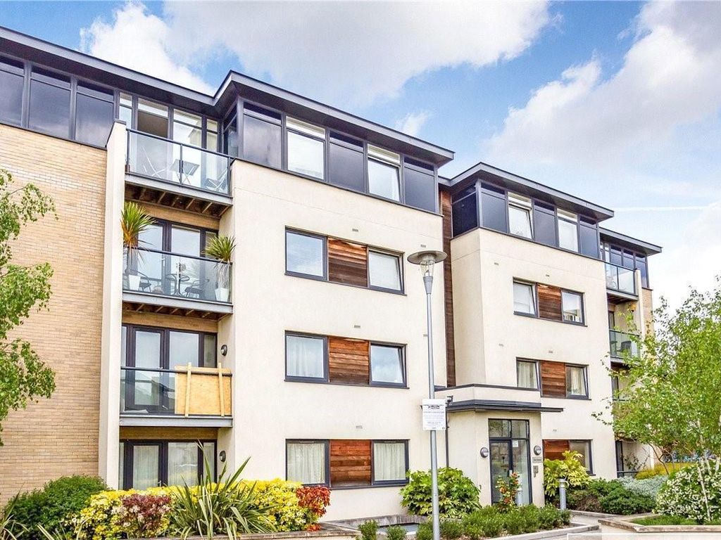 2 bed flat to rent in Oat House, Peacock Close, Mill Hill NW7 Zoopla
