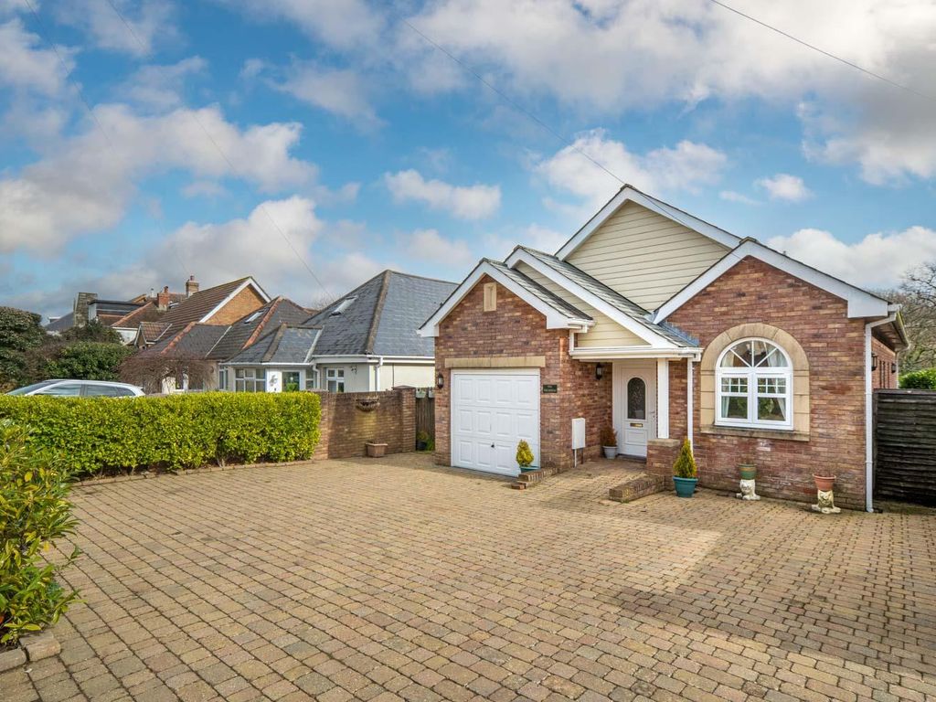 3 bed detached house for sale in Alverstone Road, Apse Heath, Sandown