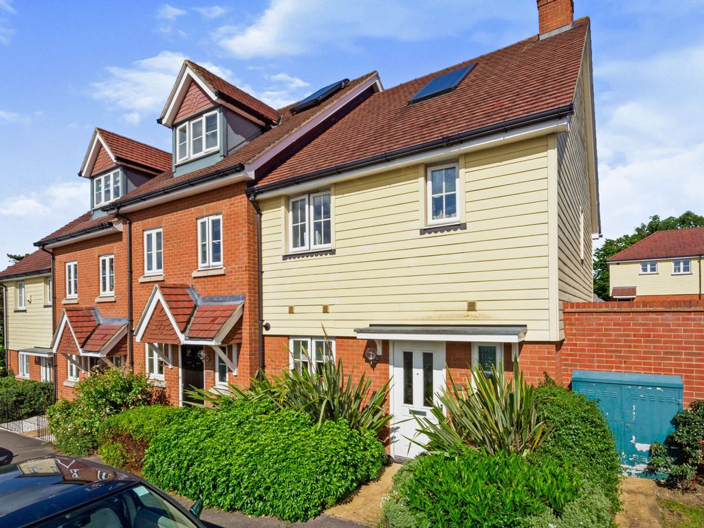 3 bed end terrace house for sale in Dame Kelly Holmes Way, Tonbridge