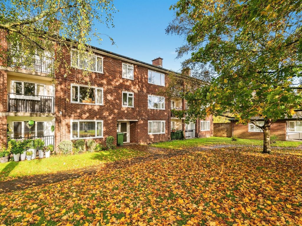 2 bed flat for sale in Park Street, St.Albans AL2, £300,000 Zoopla