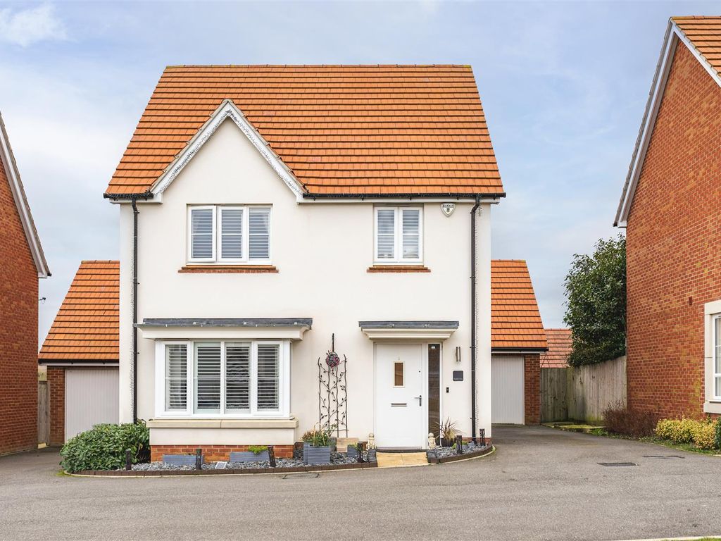 4 bed detached house for sale in Myhill Close, Saffron Walden CB10, £