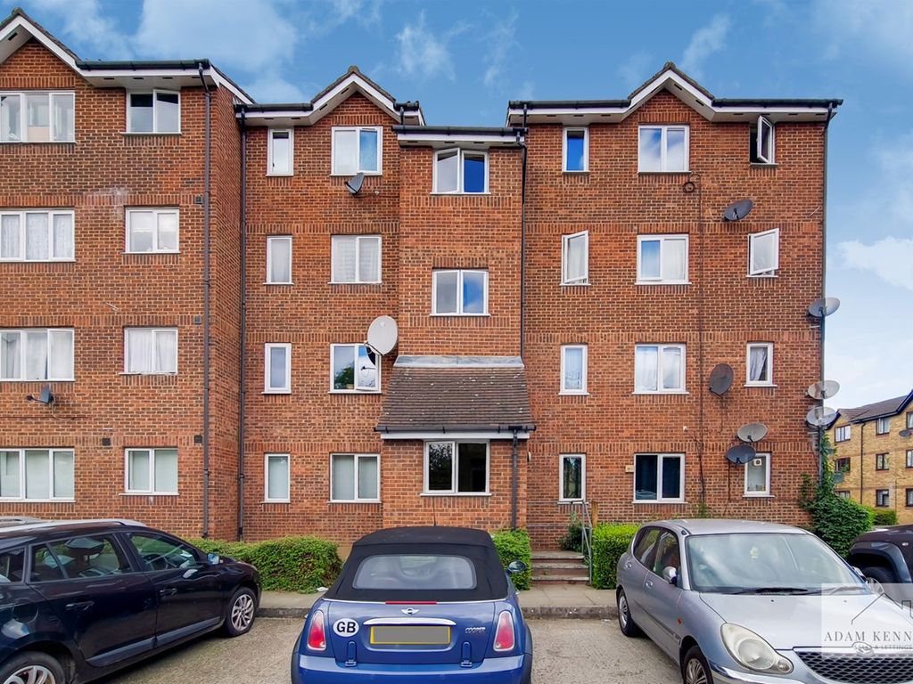 1 bed flat for sale in Chaffinch Close, Edmonton, London N9 Zoopla