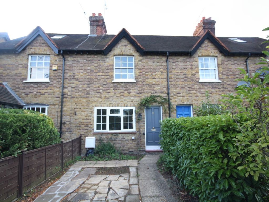 2 bed cottage to rent in Bells Hill, Stoke Poges, Slough SL2, £1,550