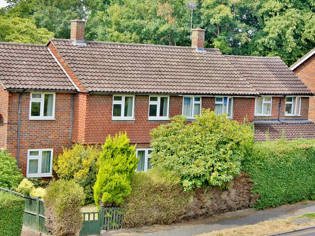 3 bed semidetached house for sale in Pares Close, Horsell, Woking GU21