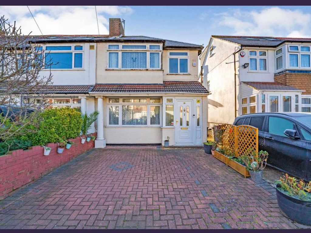 3 bed end terrace house for sale in Penbury Road, Southall UB2, £