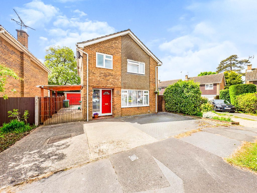 4 bed detached house for sale in Sycamore Avenue, Horsham RH12 Zoopla