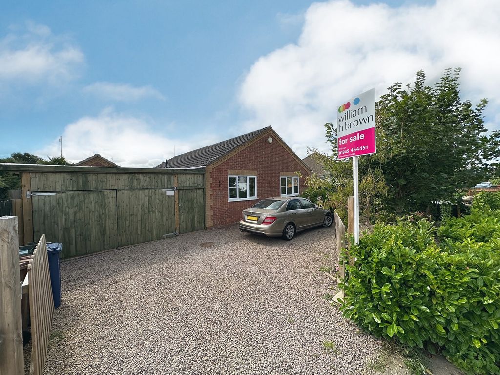 3 bed detached bungalow for sale in Leverington Common, Leverington