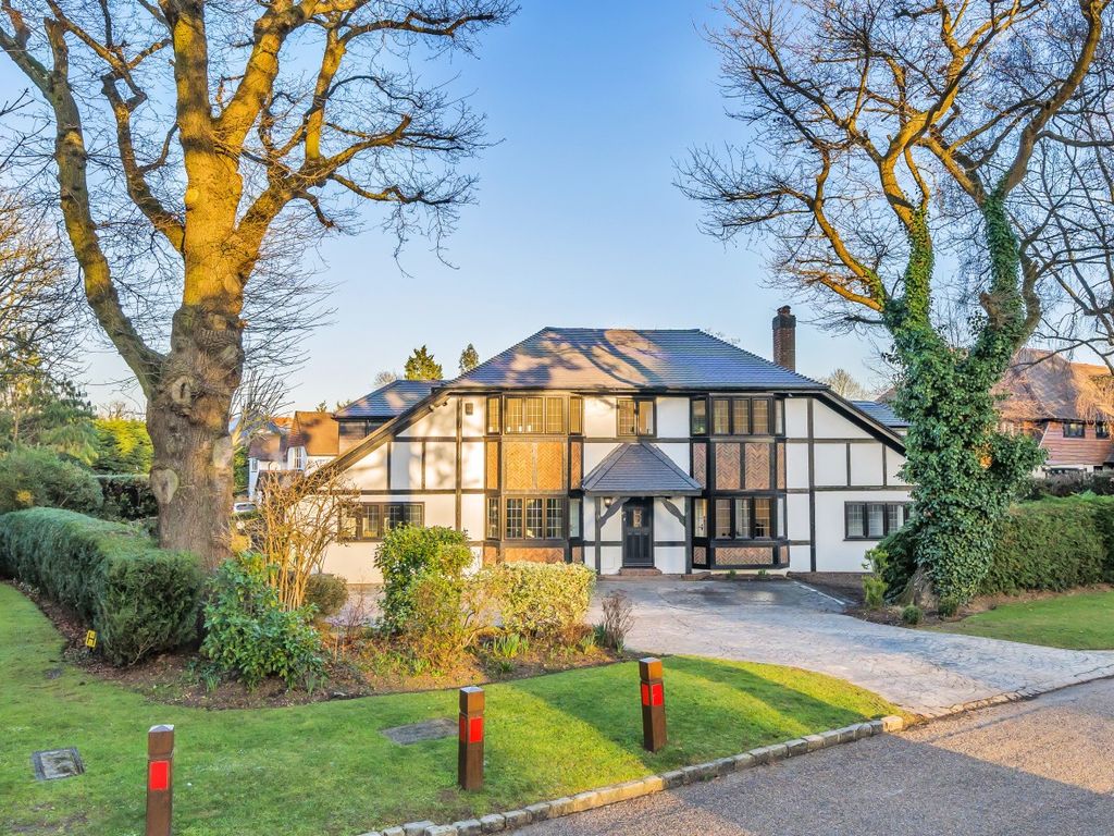 5 bed detached house for sale in Elm Walk, Farnborough Park, Orpington