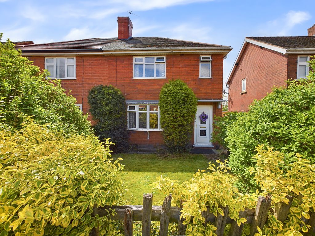 3 bed semidetached house for sale in Oak Street, New Crofton