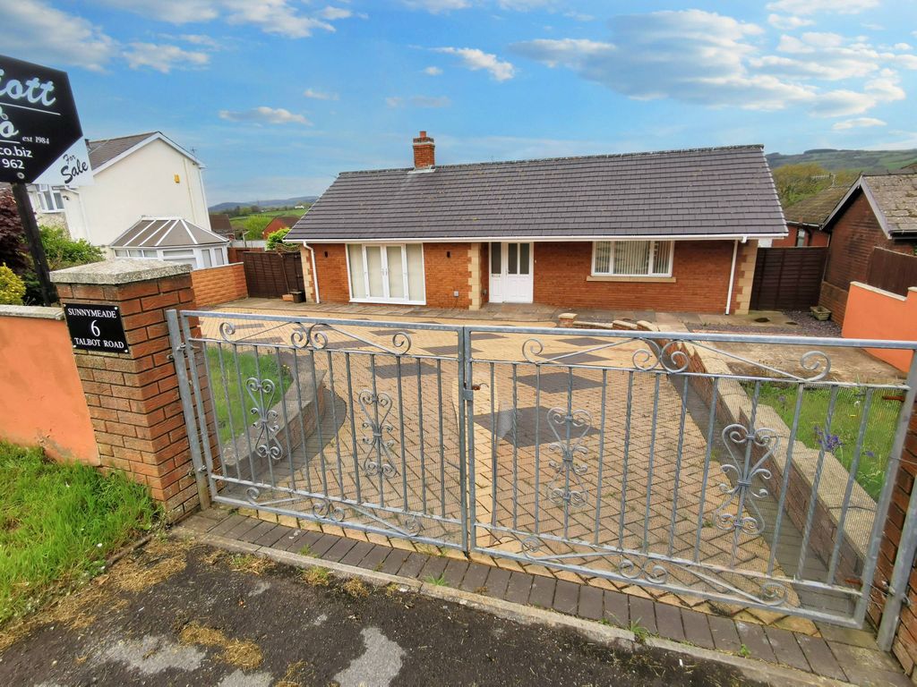 3 bed detached bungalow for sale in Talbot Road, Bridgend CF33, £