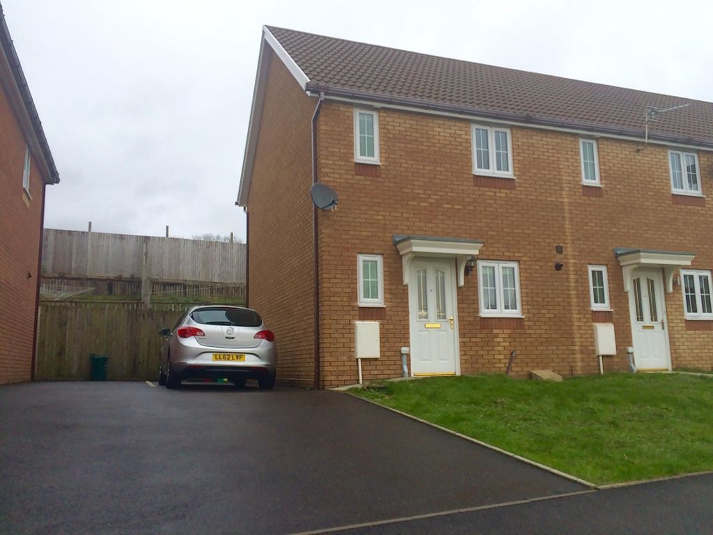 2 bed property to rent in NantYFron, Tonyrefail, Porth CF39, £850 pcm