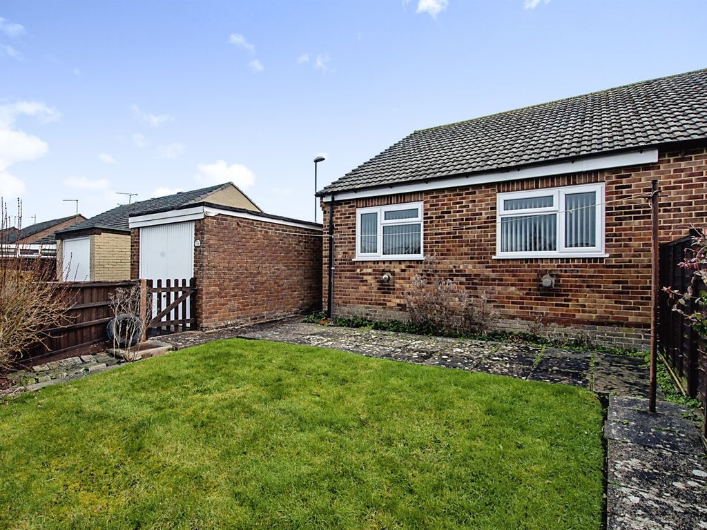 2 bed semidetached bungalow for sale in Wessex Way, Gillingham SP8