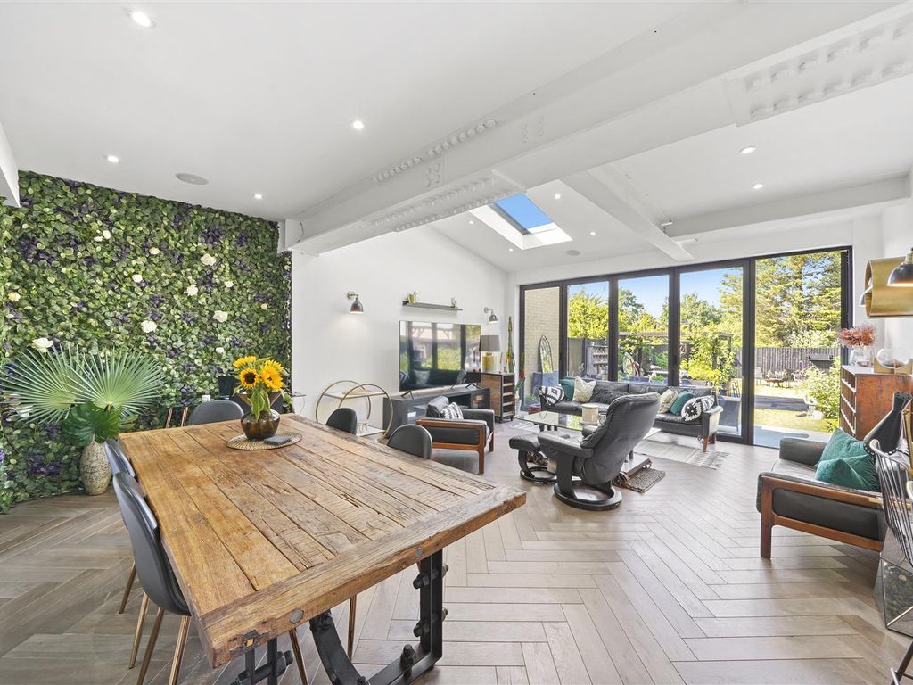 3 bed semidetached house for sale in Chatsworth Road, Mapesbury Estate