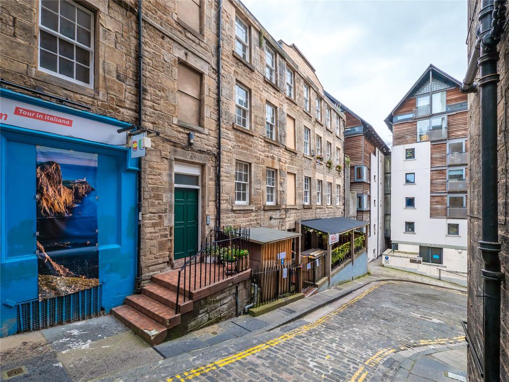 5 2F2 Old Fishmarket Close Edinburgh EH1