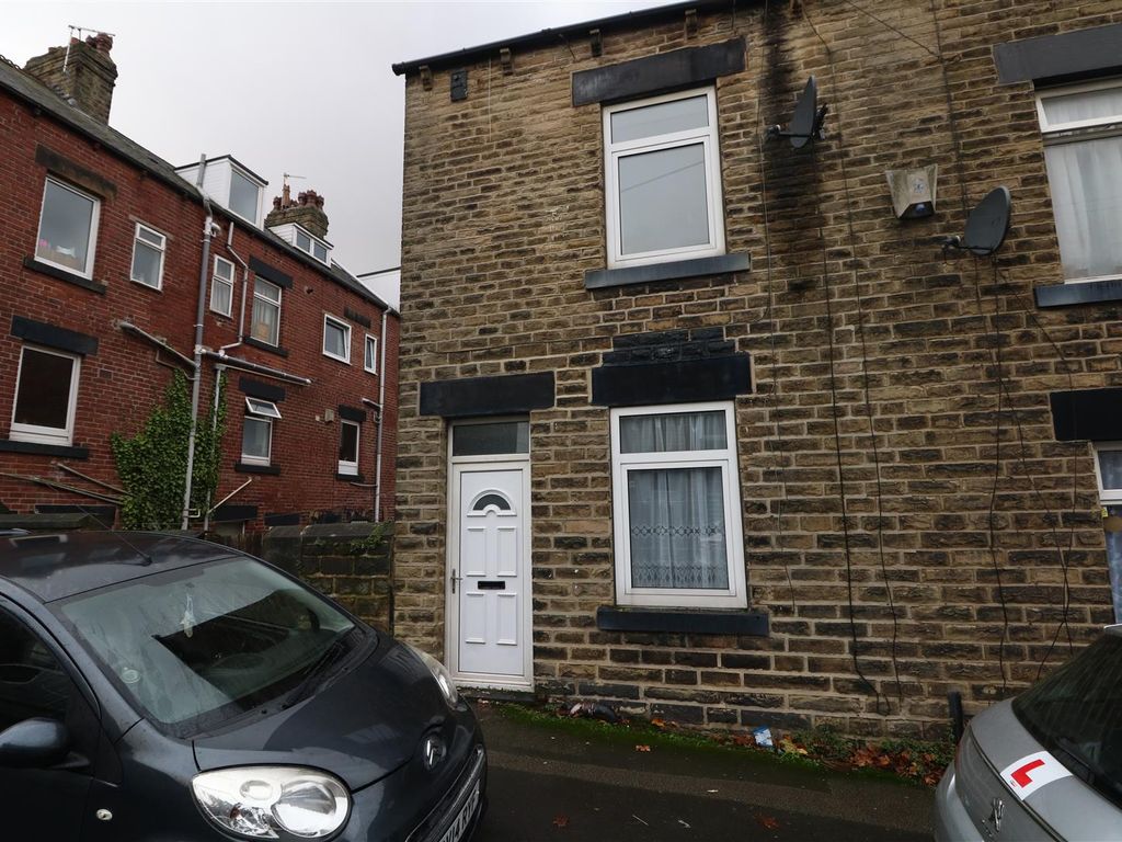 3 bed semidetached house to rent in Pond Street, Barnsley S70, £695 pcm Zoopla