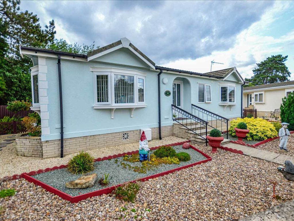 2 bed mobile/park home for sale in The Paddock, Westgate Park, Sleaford