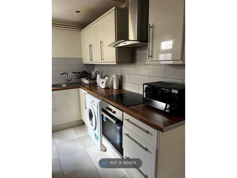 Room to rent in Trentham Road, Coventry CV1, £420 pcm Zoopla