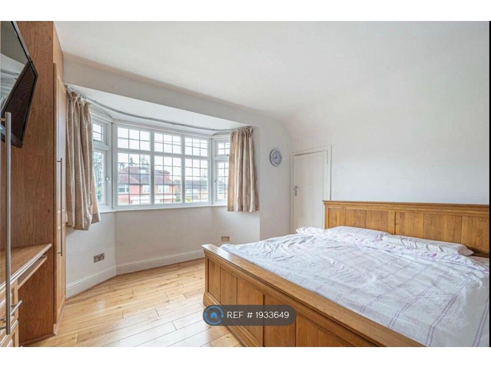 4 bed terraced house to rent in Marsh Lane, London NW7, £3,650 pcm Zoopla