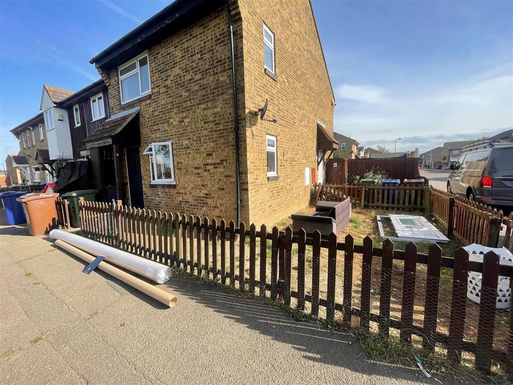 1 bed to rent in Kipling Avenue, Tilbury RM18, £1,050 pcm