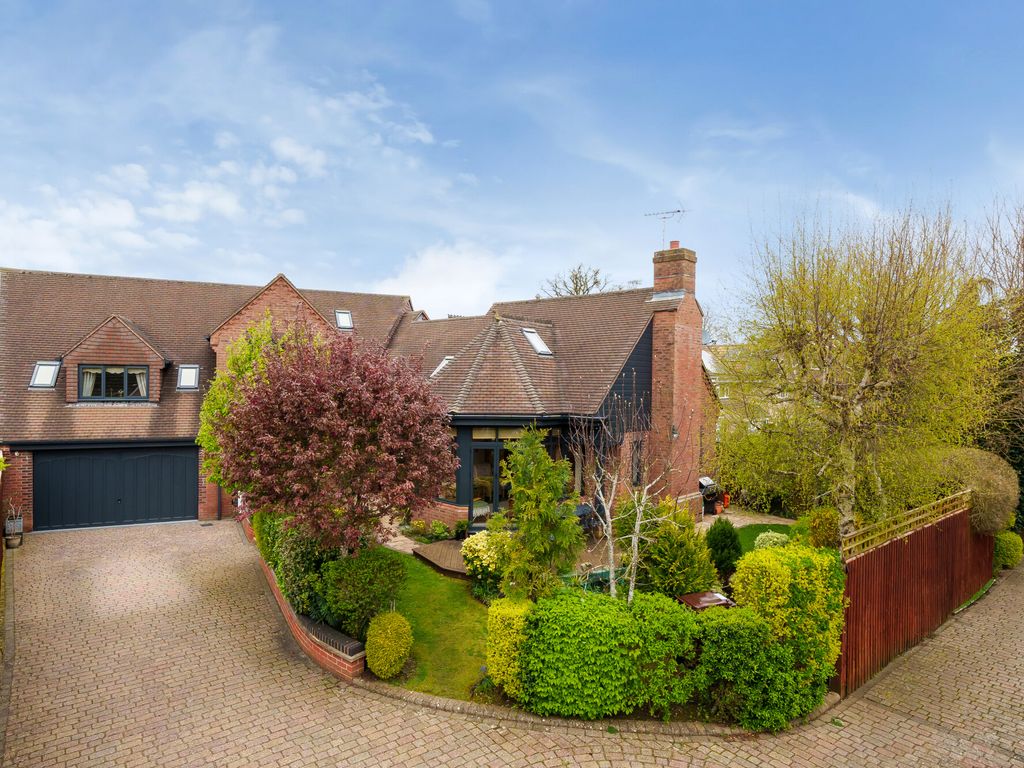 4 bed detached house for sale in Twyver Close, Upton St. Leonards