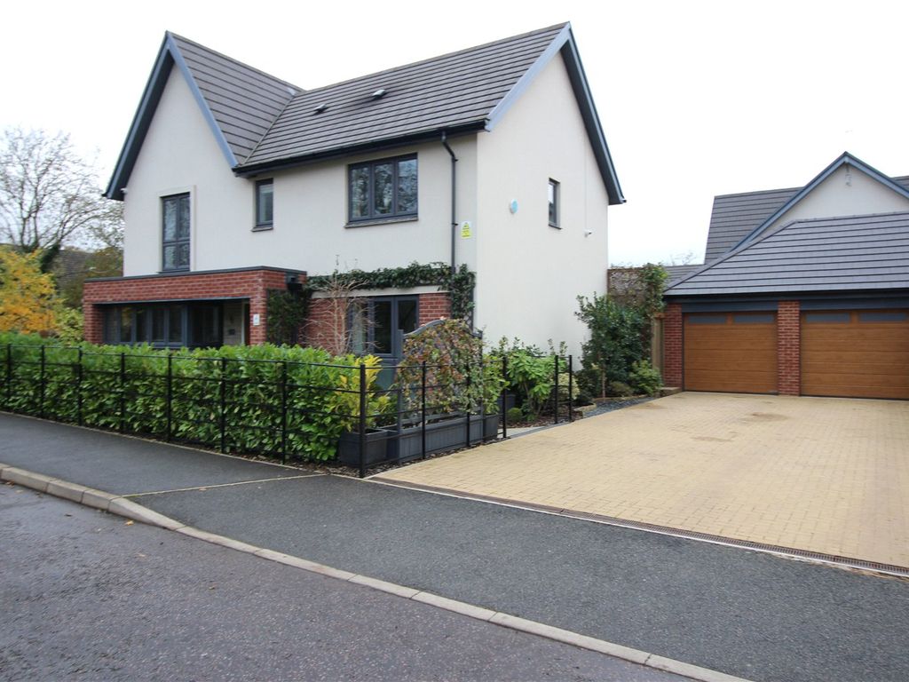4 bed detached house for sale in Abbotsbury Drive, Daventry