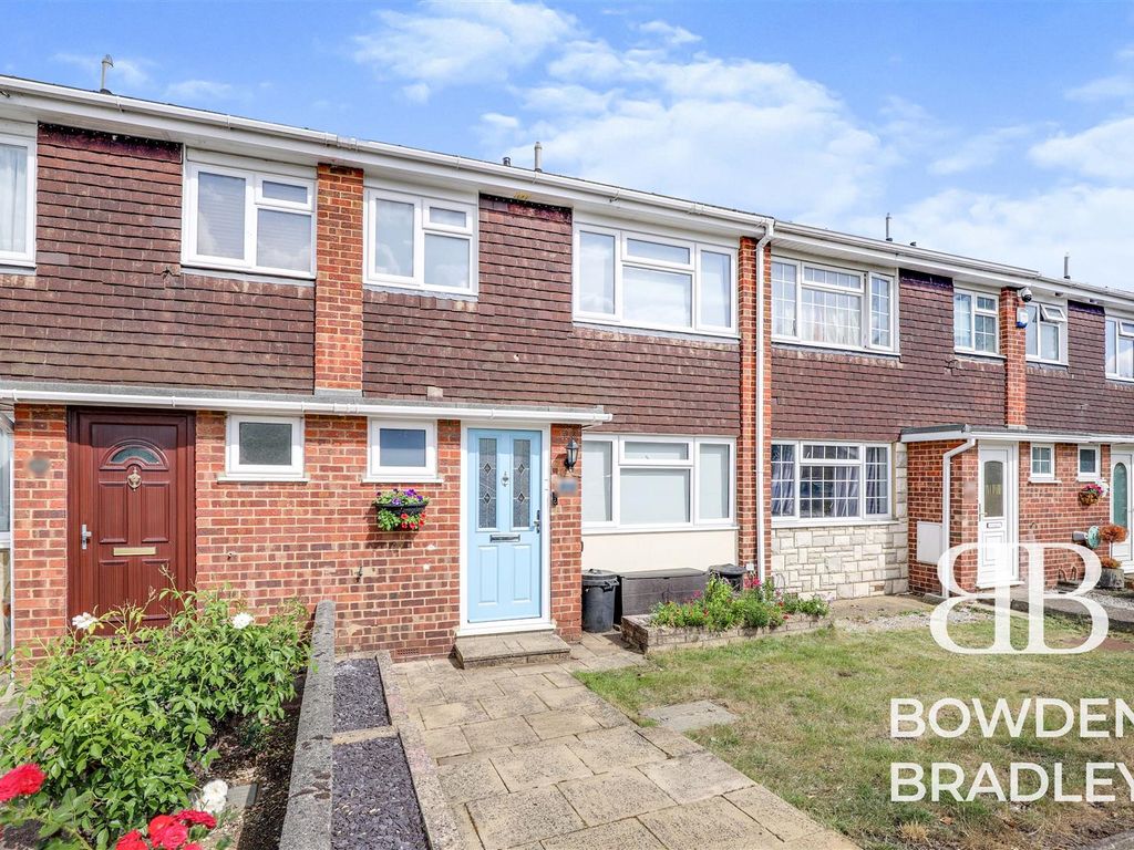 3 bed terraced house for sale in Crownmead Way, Romford RM7 Zoopla