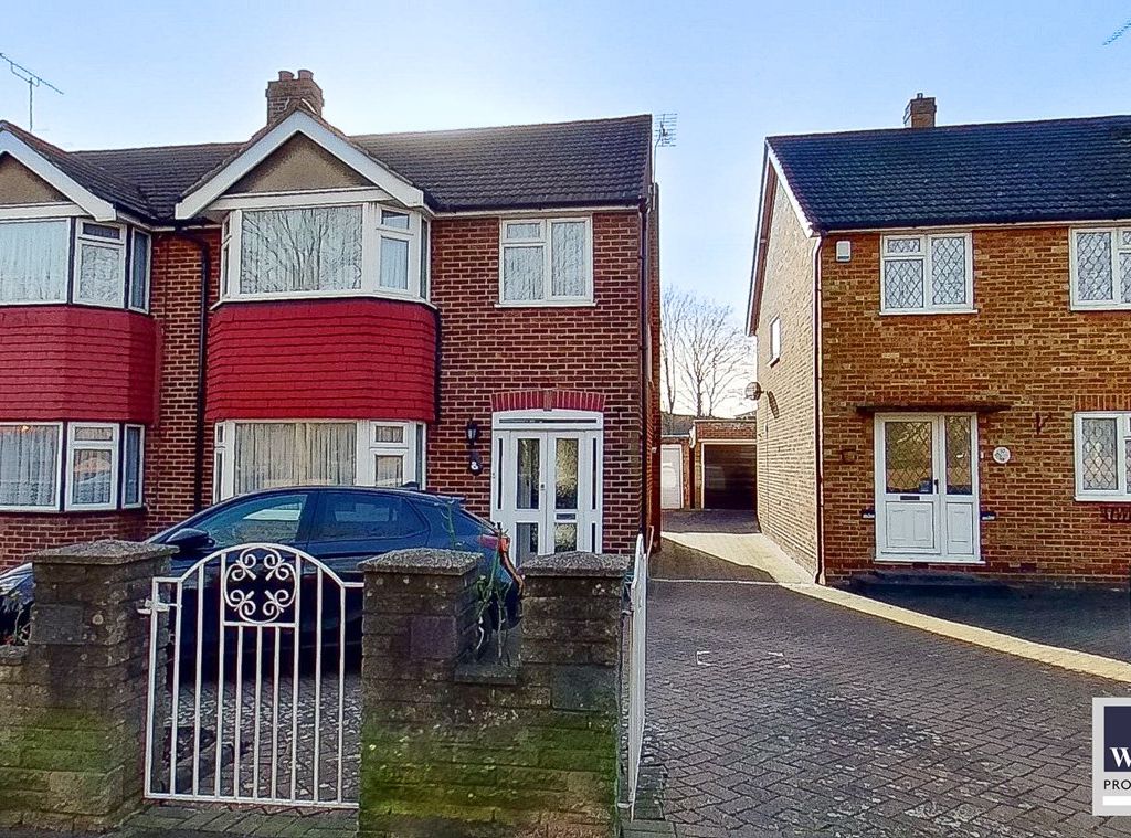 3 bed semidetached house for sale in Theobalds Lane, Waltham Cross EN8